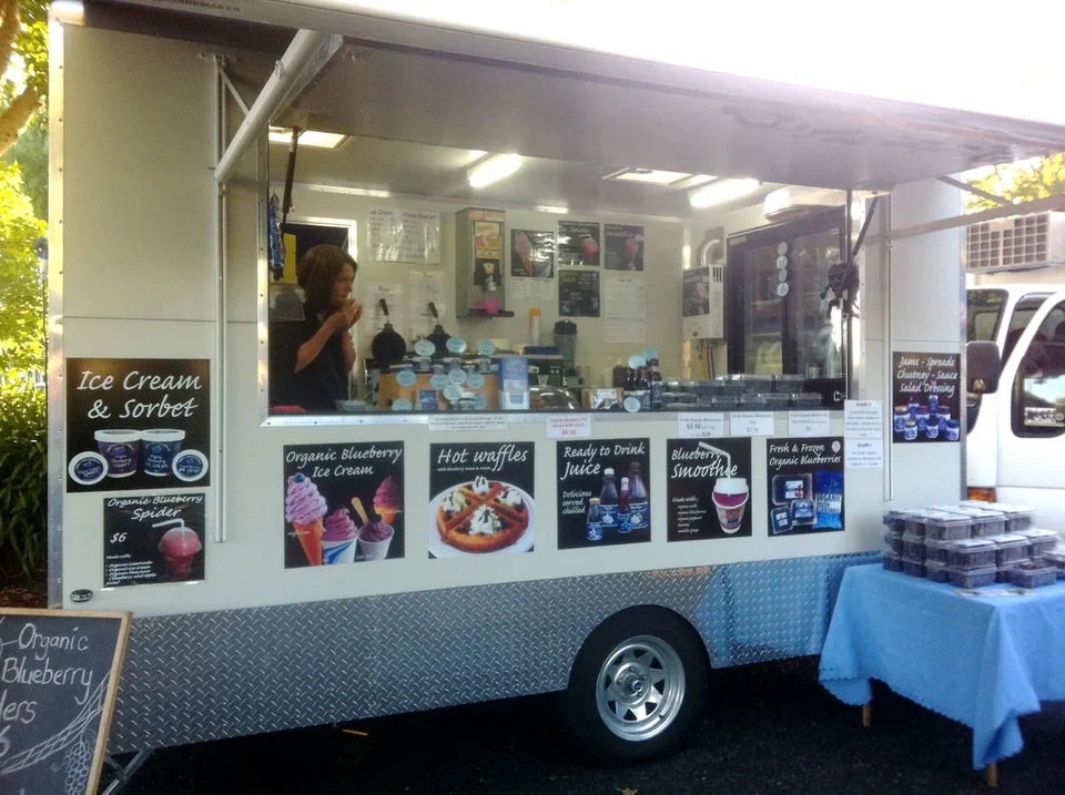 Monavale-blueberries-food-truck-at-markets